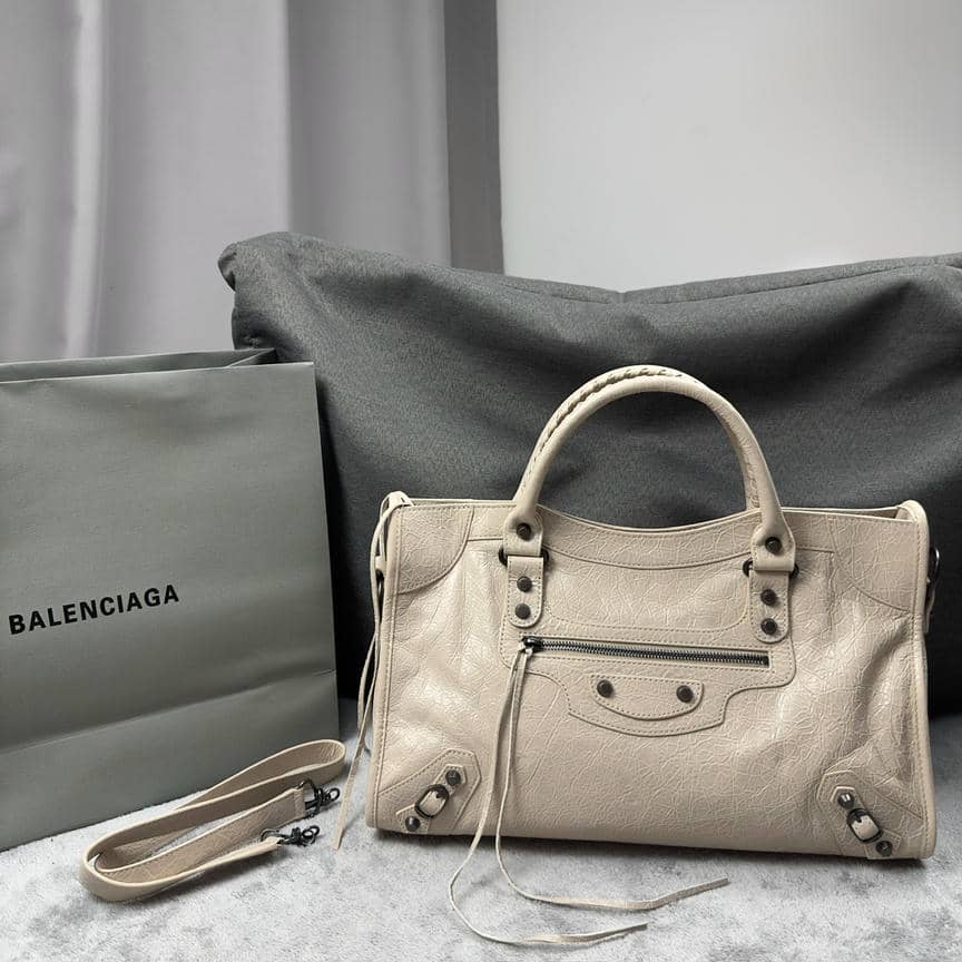 Moto Bag Cracked Leather-11